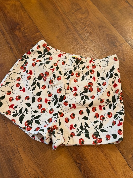 Anthropologie Pants - Anthropologie Maeve White Shorts with Red Cherry Tomatoes Print Womens size 2